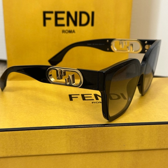 Fendi Black Designer Sunglasses for women - Picture 9 of 11